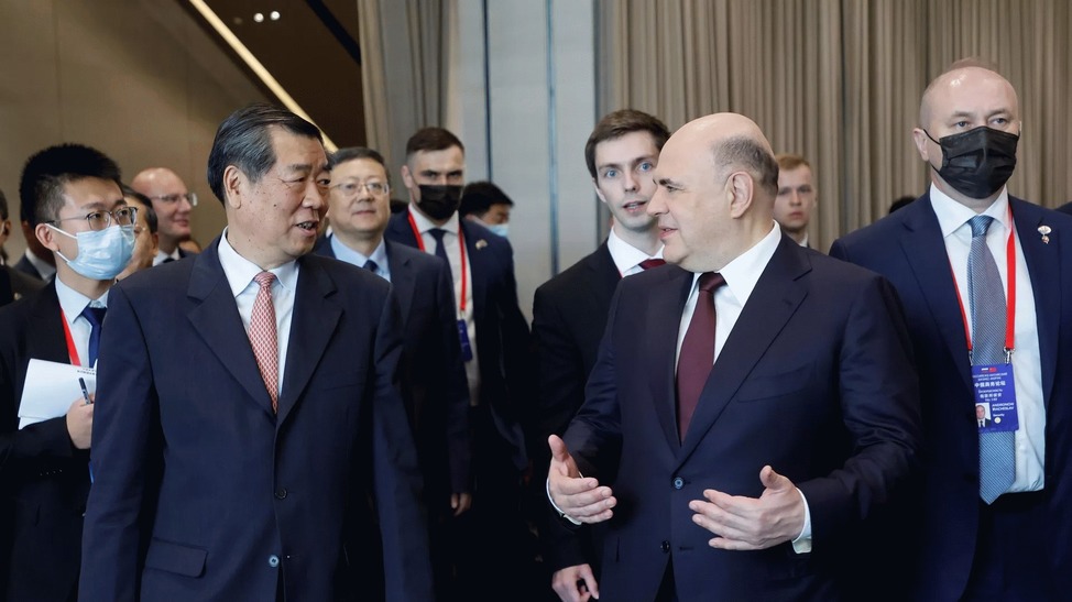 俄罗斯总理抵上海 将会见习近平